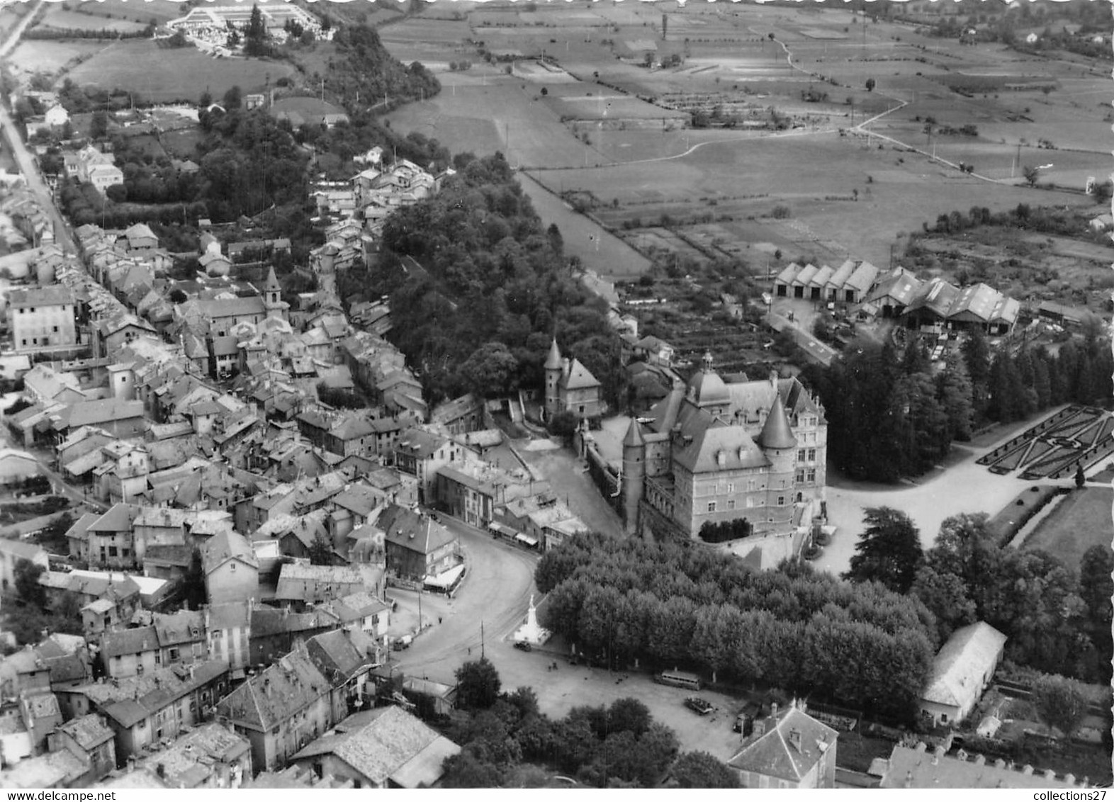 38-VIZILLE-VUE AÉRIENNE AU CENTRE LE CHÂTEAU M.H DU XVIIeS - Vizille