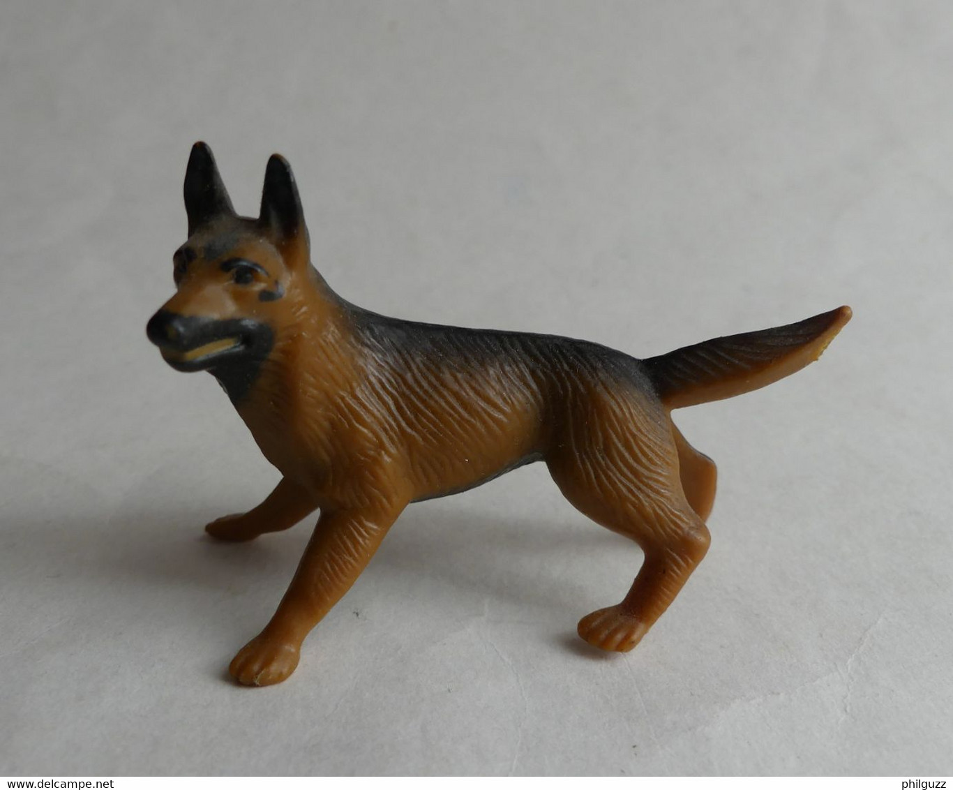 FIGURINE BULLY ? CHIEN BERGER ALLEMAND - Dogs