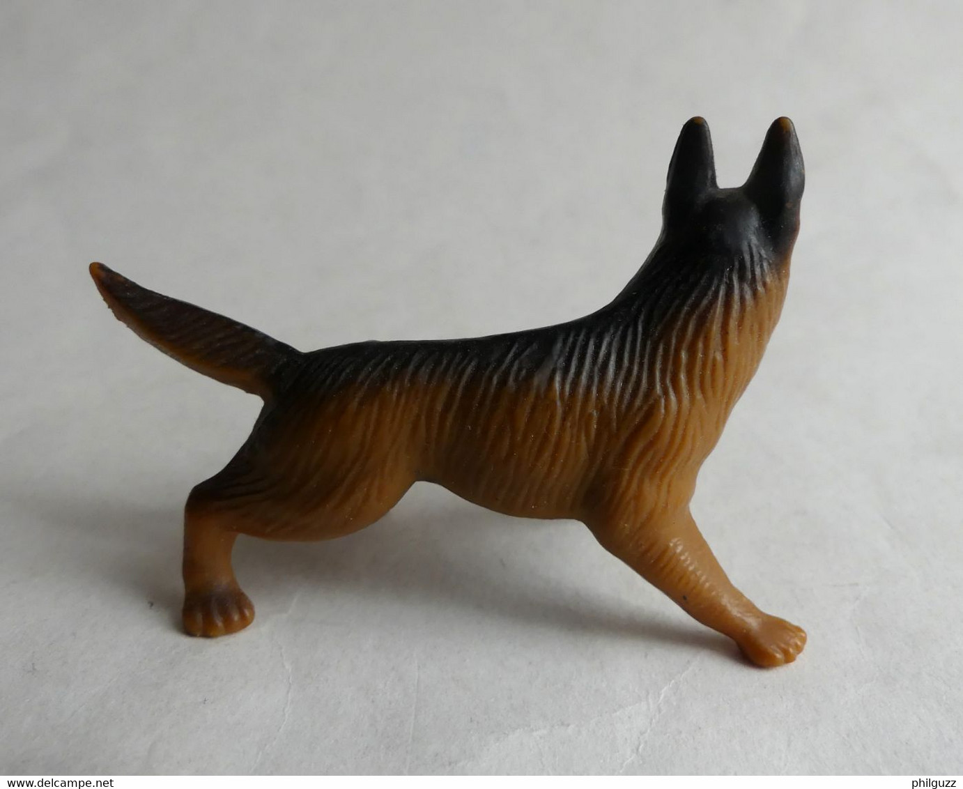 FIGURINE BULLY ? CHIEN BERGER ALLEMAND - Chiens