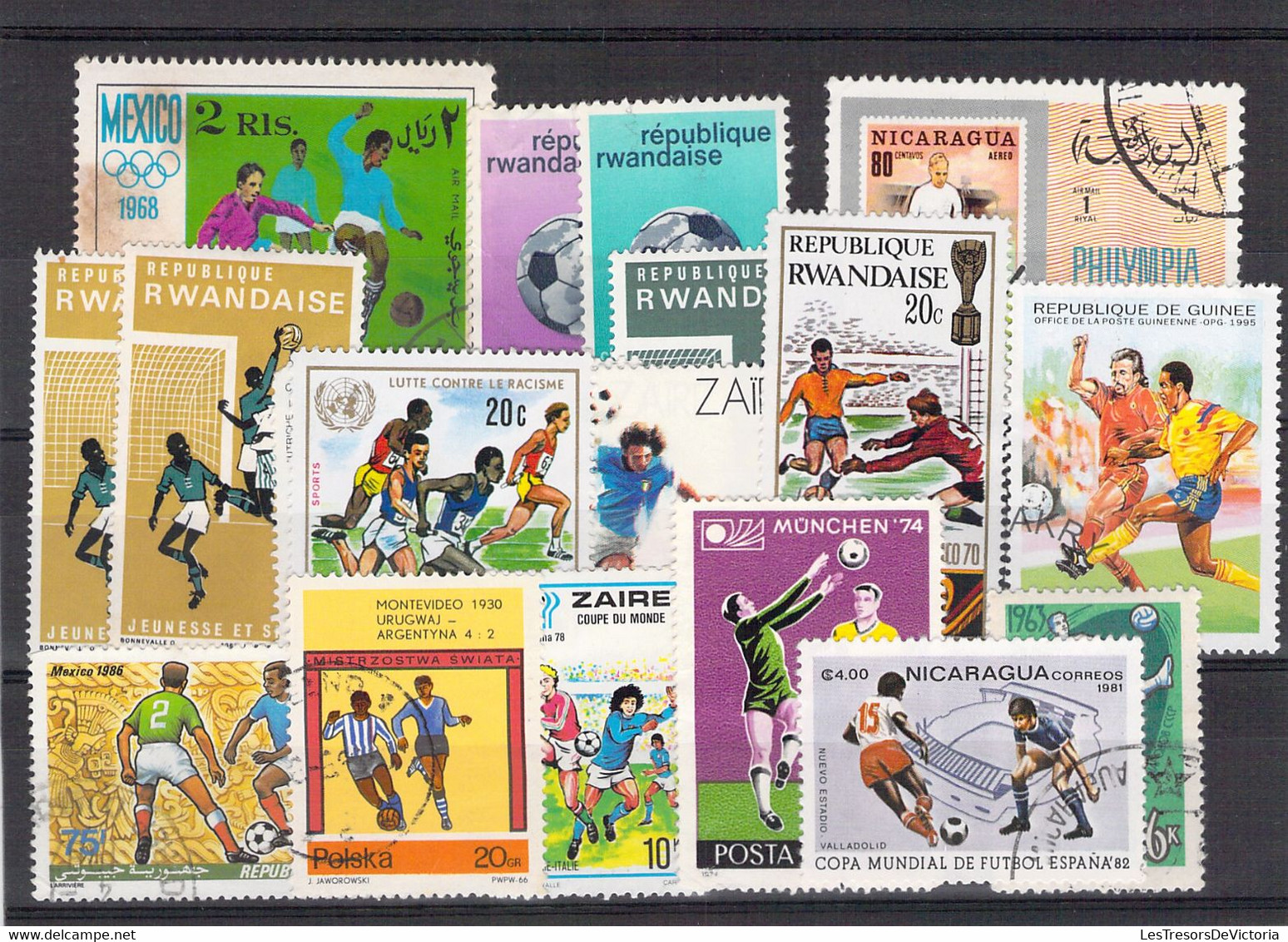 Lot De Timbres Thème Football Neuf Ou Oblitéré - Autres & Non Classés