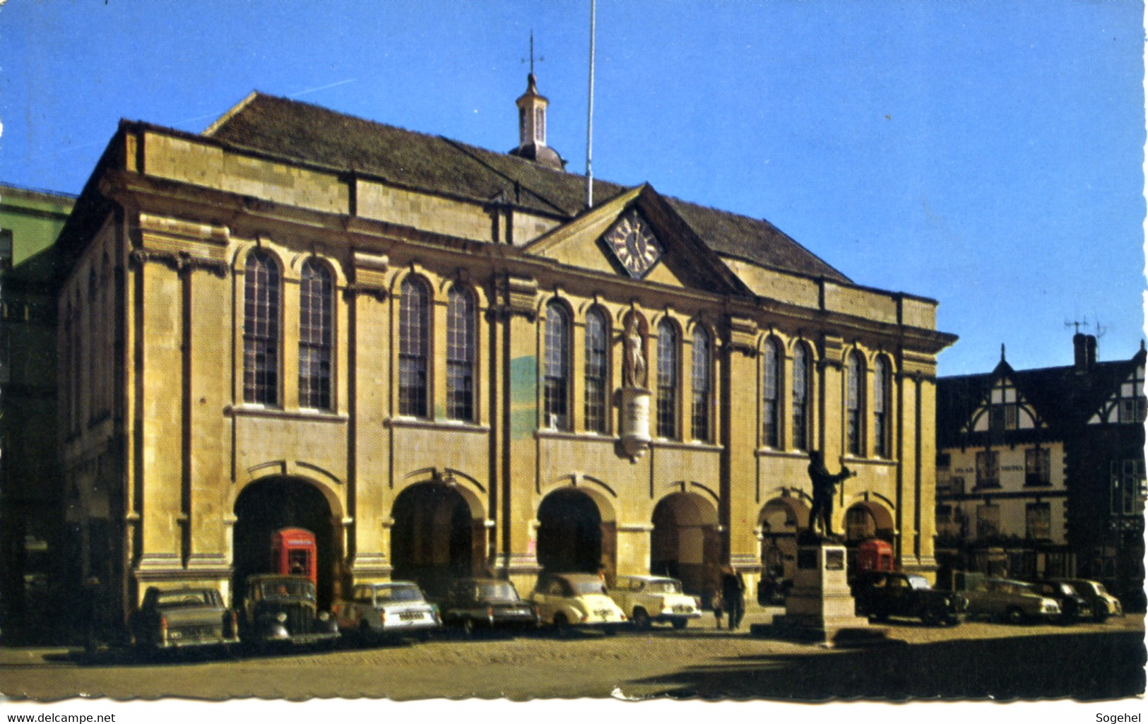 Monmouth - Agincourt Square And Guildhall (Plage Agincourt Et Maison Du Tourisme) - Véhicules - Monmouthshire