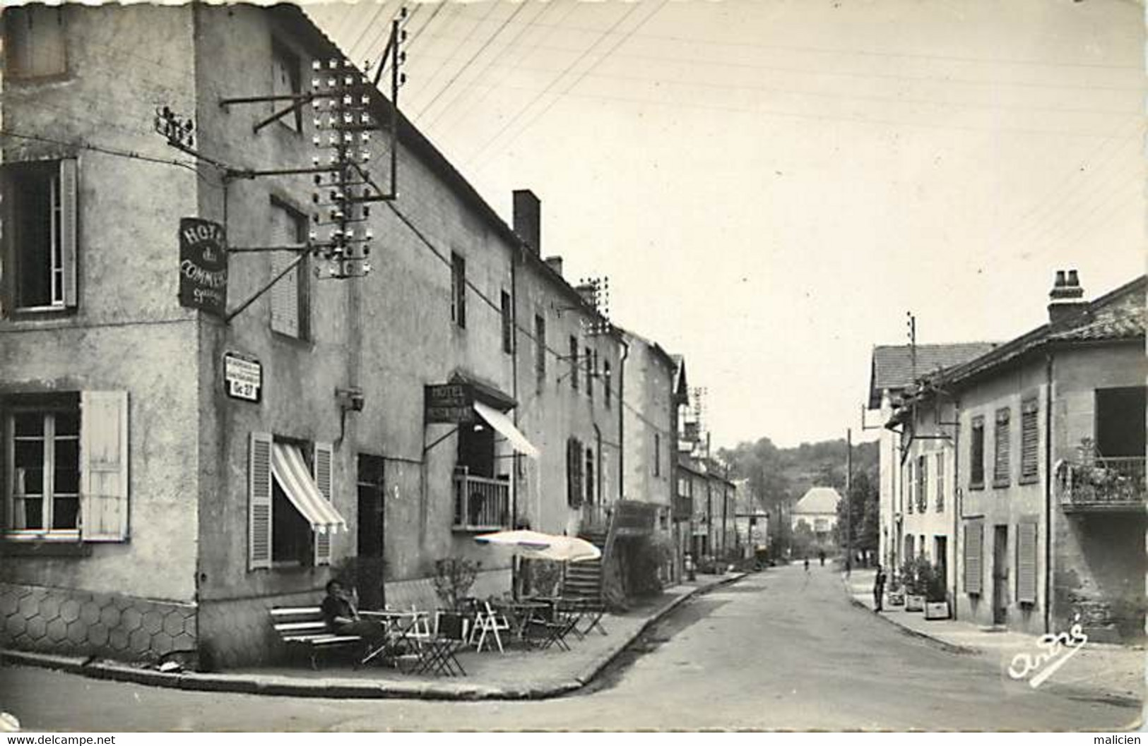 - Dpts Div.-ref-BA622- Puy De Dôme - Manzat - Route De Chateauneuf Et Hotel Du Commerce - Hôtels - - Manzat