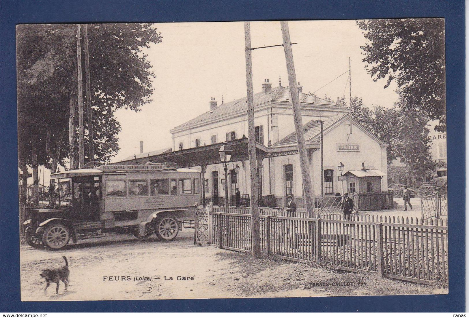 CPA [42] Loire > Feurs Autobus Courrier Panissières  Gare Chemin De Fer Circulé - Feurs