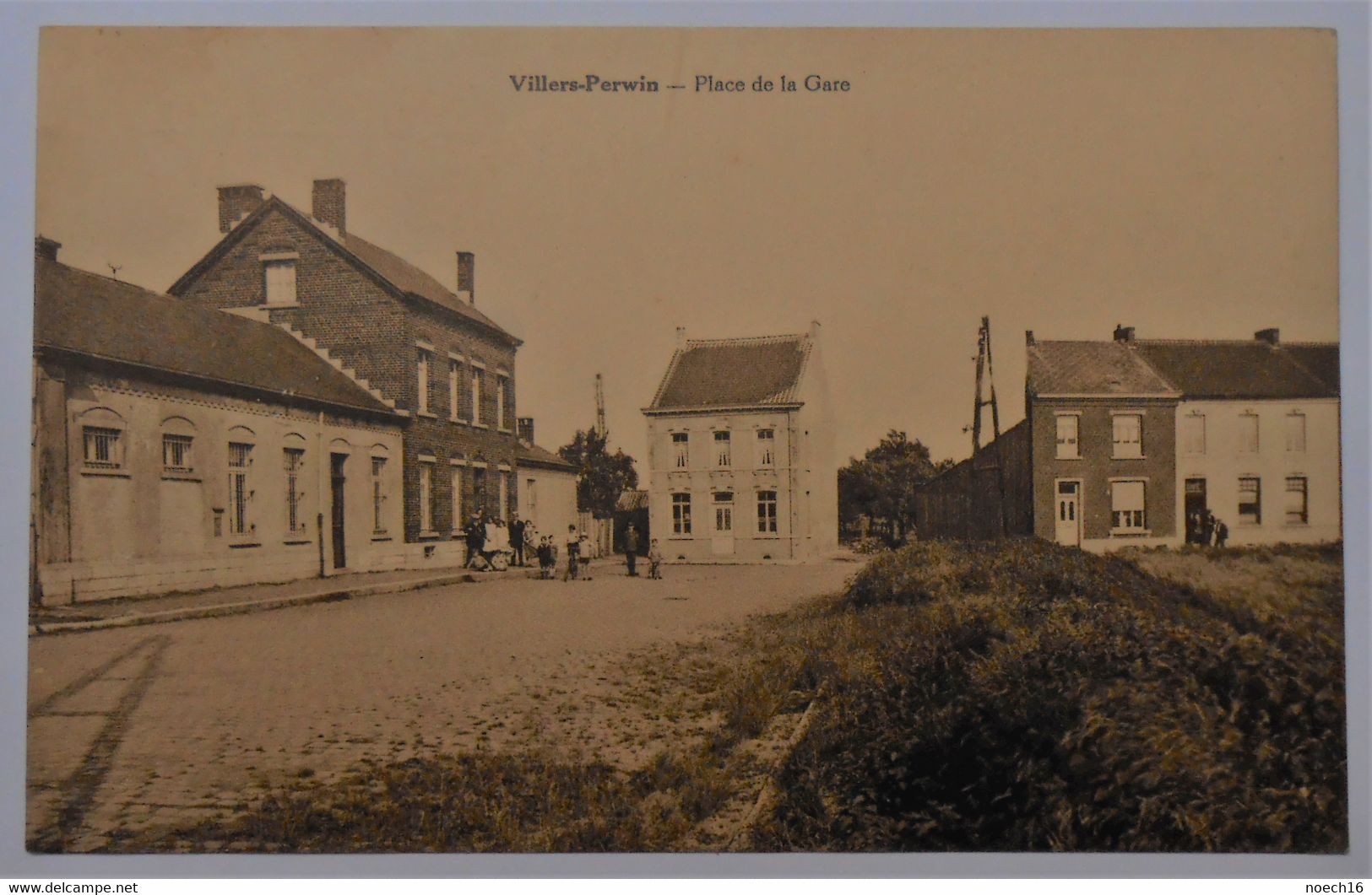 CPA 1933 Villers-Perwin, Les Bons Villers - Place De La Gare - Les Bons Villers