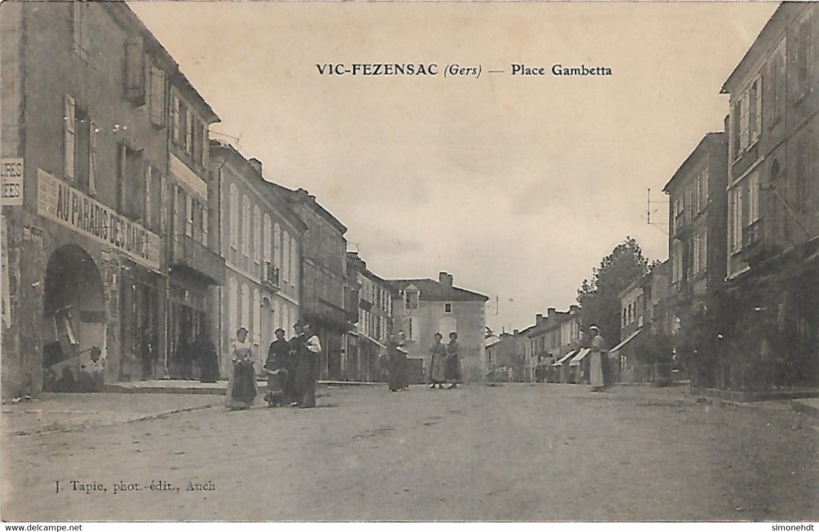 VIC FEZENSAC - Place Gambetta - Vic-Fezensac