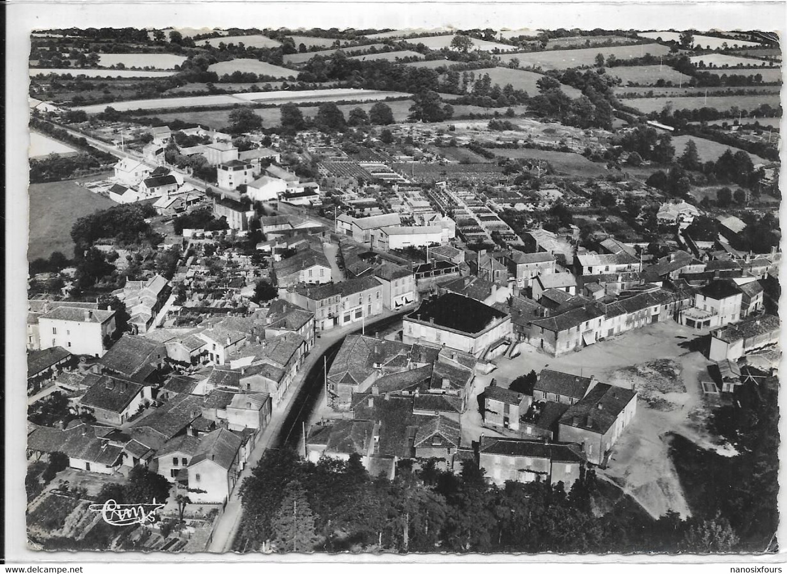 D 85. LA CHAIZE LE VICOMTE.  VUE AERIENNE - La Chaize Le Vicomte