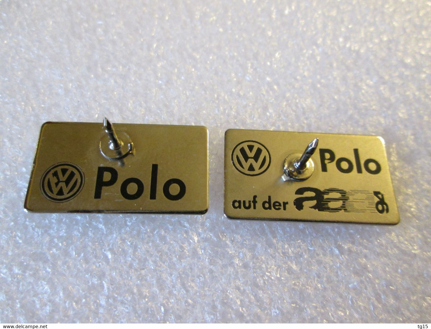 PIN'S    LOT  2  VOLKSWAGEN   POLO