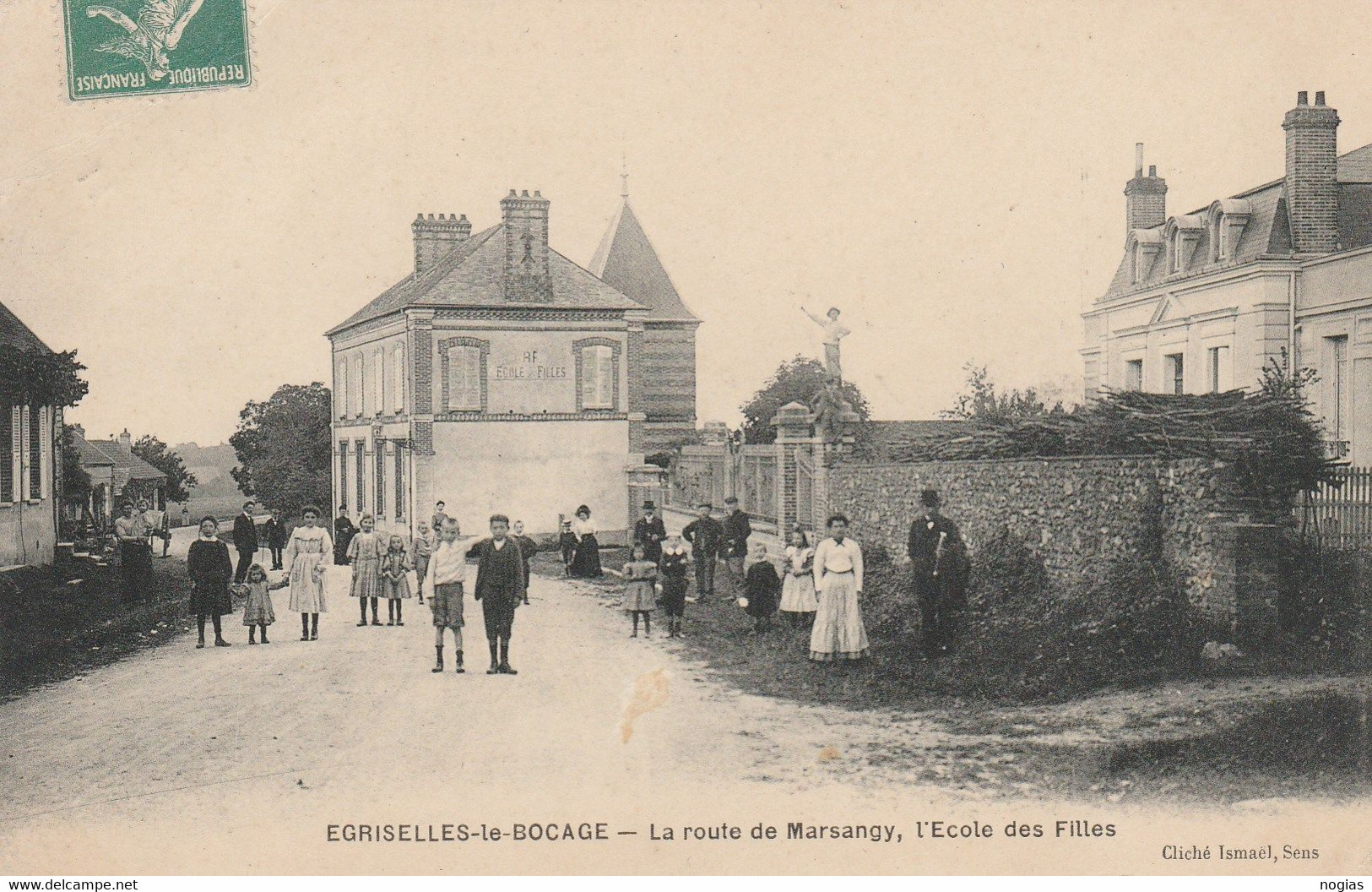 EGRISELLES-LE-BOCAGE - LA ROUTE DE MARSANNAY - L'ECOLE DES FILLES - BELLE CARTE TRES TRES ANIMEE - 2 SCANNS - - Egriselles Le Bocage