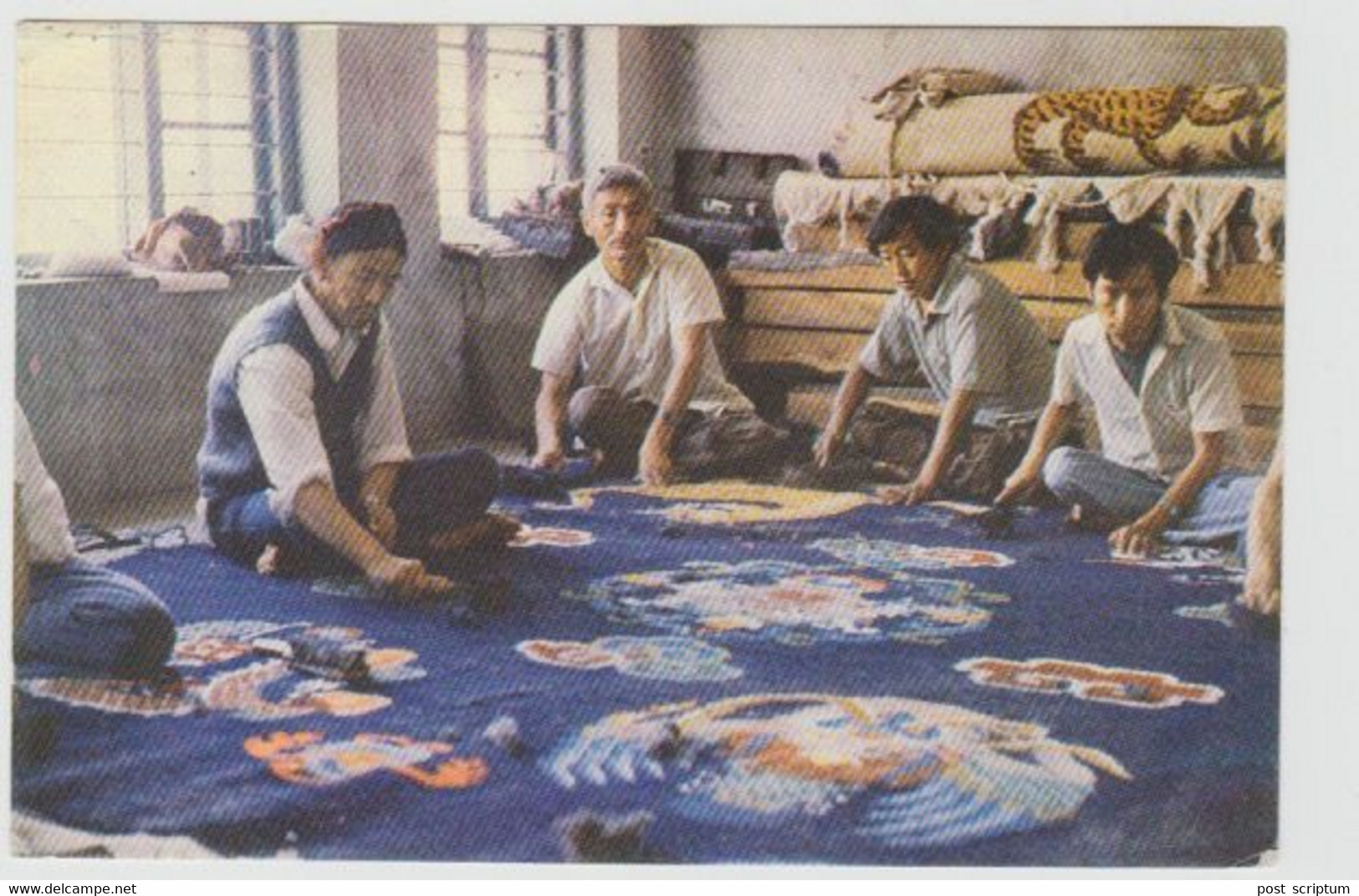 Asie - TIbet - A Group Of Tibetan Masters Giving Finishing Touches To A Wooden Carpet - Tibet