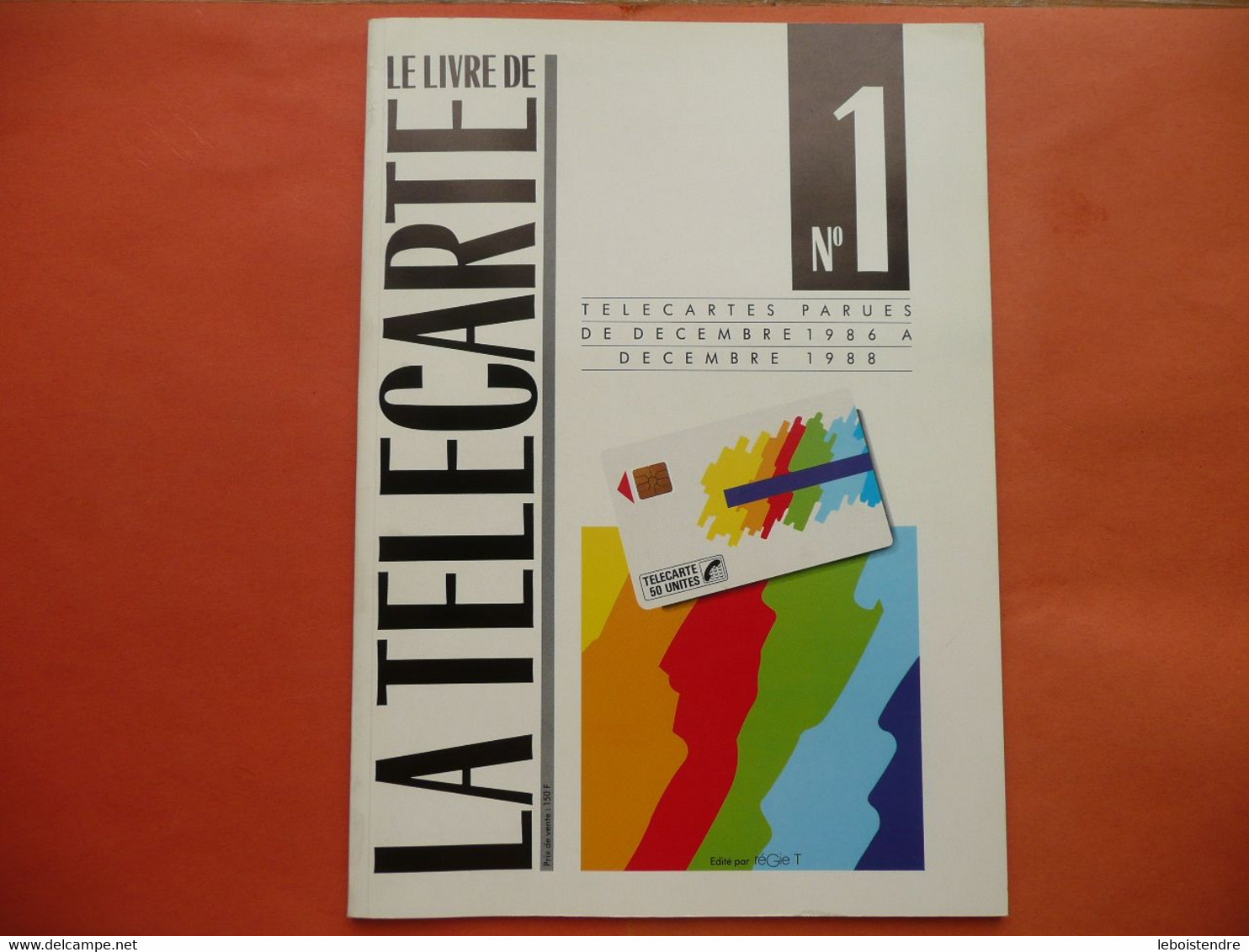 LIVRE DE LA TELECARTE N 1 TELECARTES PARUES DE DECEMBRE 1986 A DECEMBRE 1988 EDITE PAR REGIE T - Kataloge & CDs