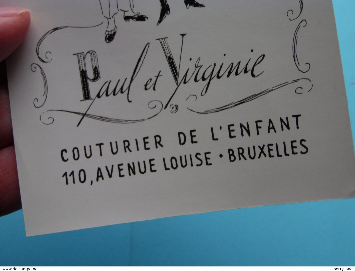 PAUL Et VIRGINIE > Couturier De L'enfant / 110 Avenue Louise à BRUXELLES> ( Zie Scans ) Carte +/- 13,5 X 9,5 Cm.! - Visiting Cards
