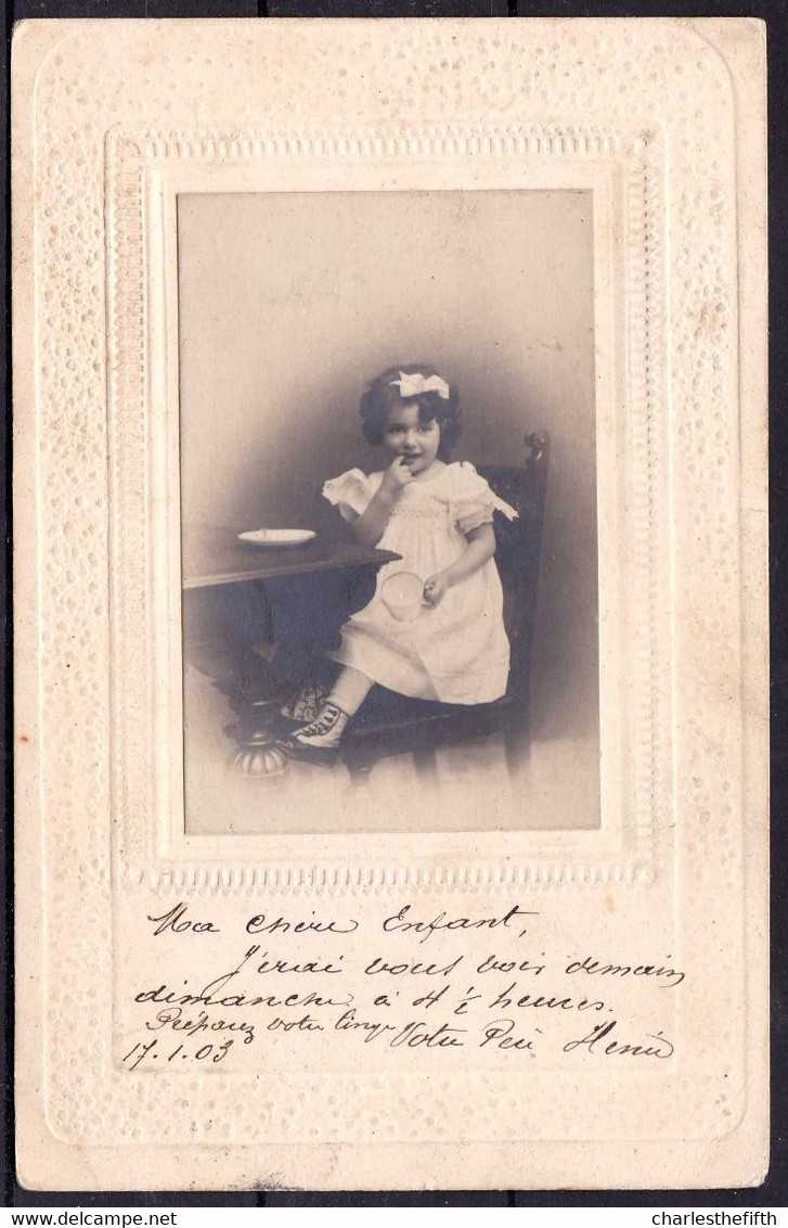 SUPERBE PHOTO MONTEE SUR CPA - JOLIE FILLETTE TRES MIGNONNE - VERY NICE LITTLE GIRL - Old (before 1900)