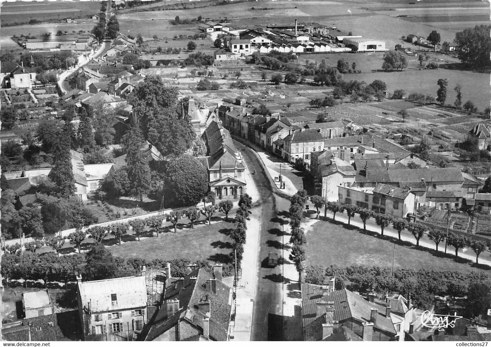 10-BAR-SUR-AUBE- VUE AÉRIENNE SUR LA PLACE AUBERTIN ET LE FAUBOURG DE BELFORT - Bar-sur-Aube