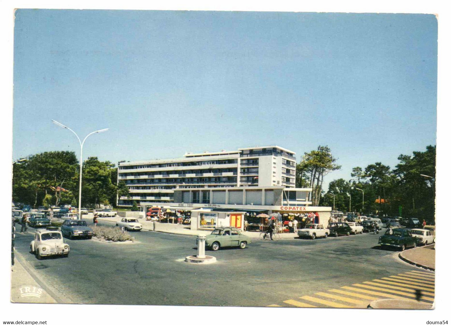 RENAULT 4 Cv, Dauphine, R16, PANHARD PL17, à St Georges De Didonne - Toerisme