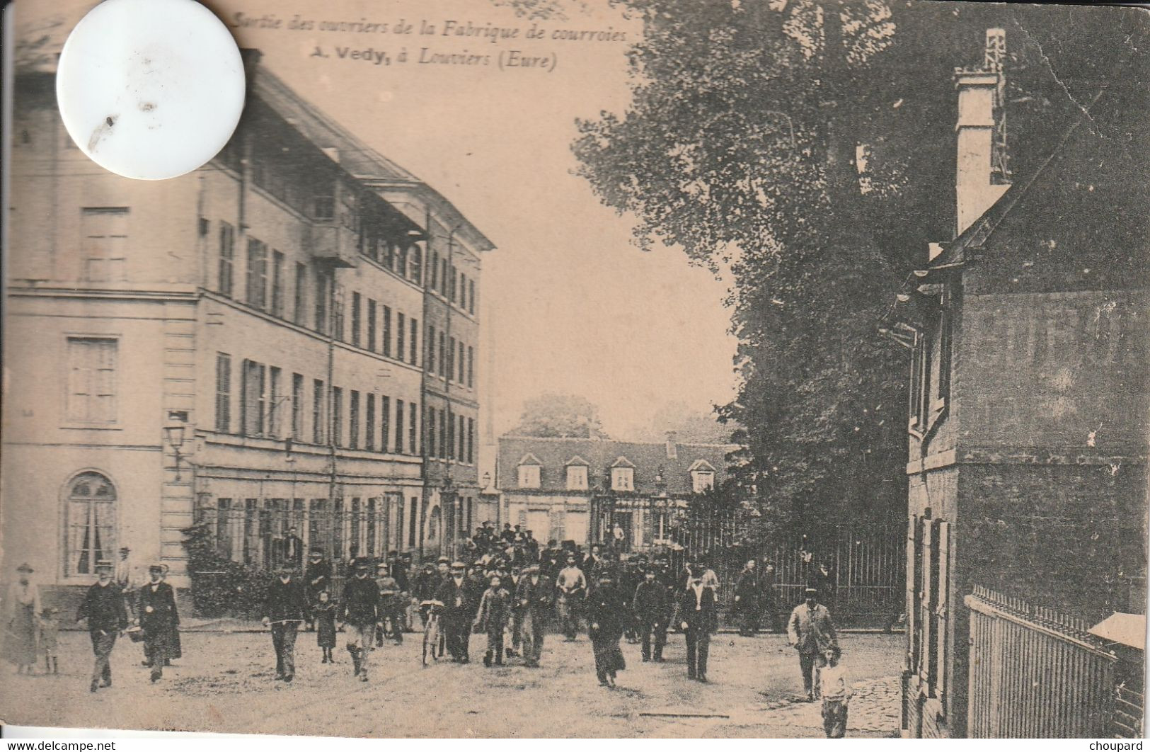 27 - Très Belle Carte Postale Ancienne De  LOUVIERS   Sortie Des Ouvriers De La Fabrique De Courroies     Carte Animée - Louviers