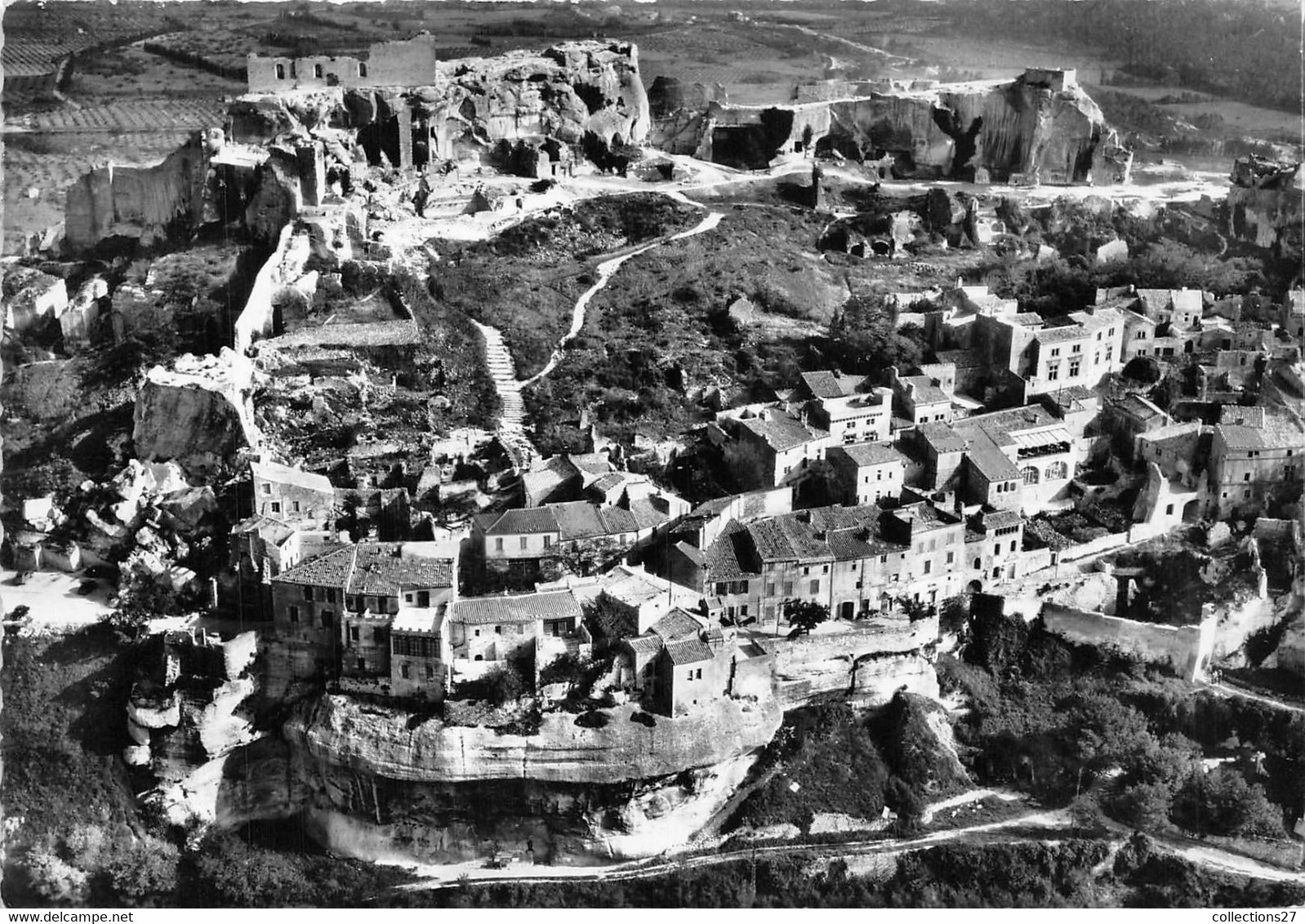 13-LES-BAUX-LES VILLAGE ET LES RUINES DU CHÂTEAU - Les-Baux-de-Provence