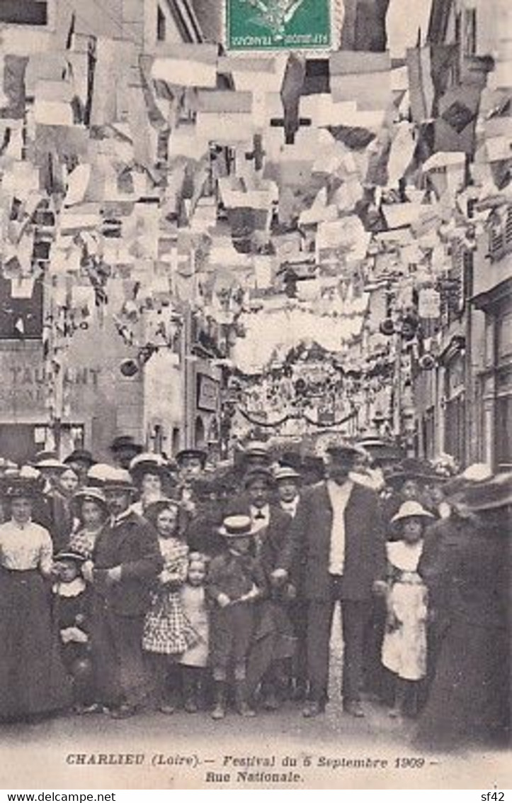 CHARLIEU                FESTIVAL DU 5 SEPTEMBRE 1909.  RUE NATIONALE - Charlieu