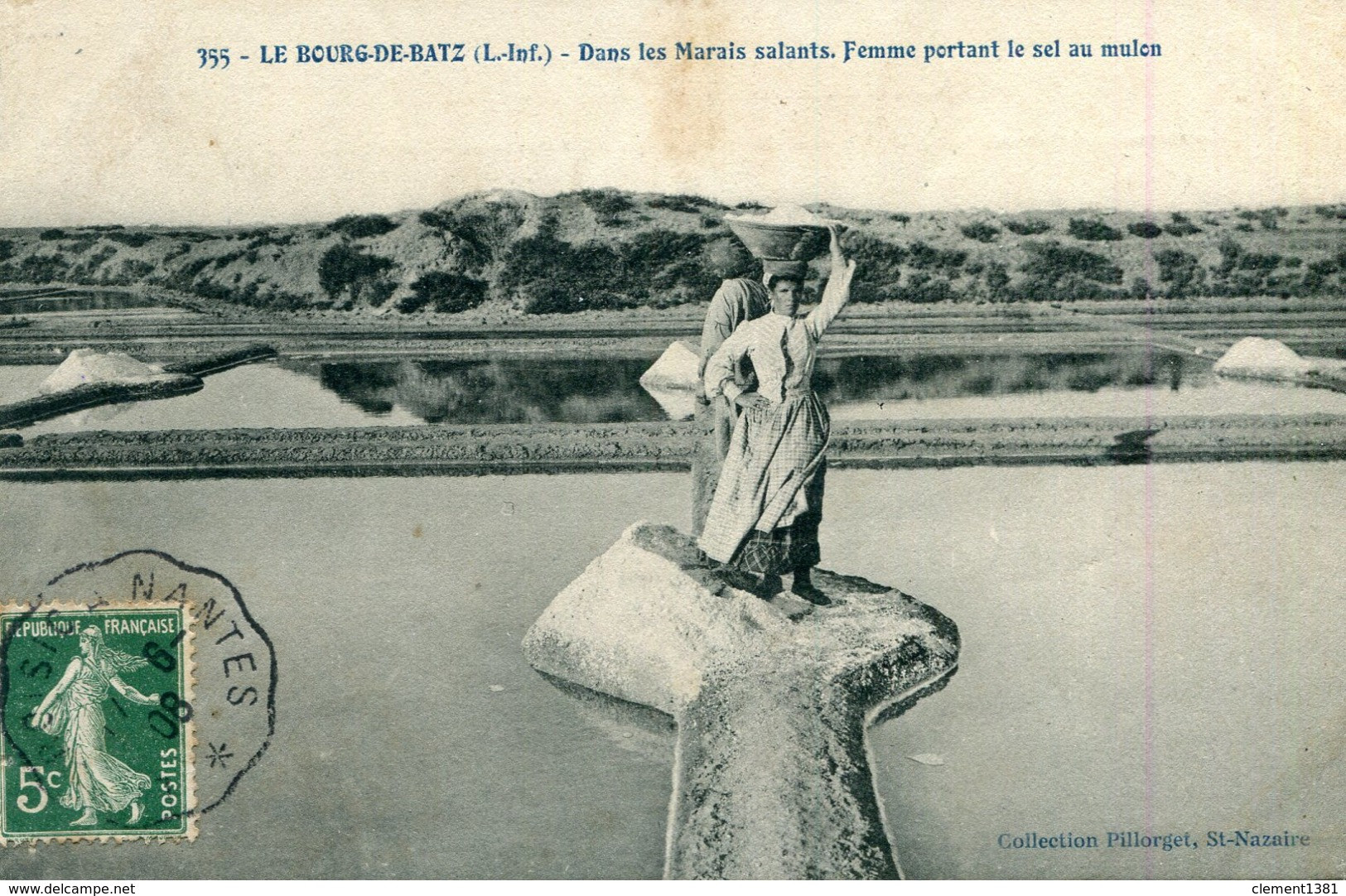 Le Bourg De Batz Dans Les Marais Salants Femme Portant Le Sel Au Mulon Circulee En 1908 Carte Souple - Batz-sur-Mer (Bourg De B.)