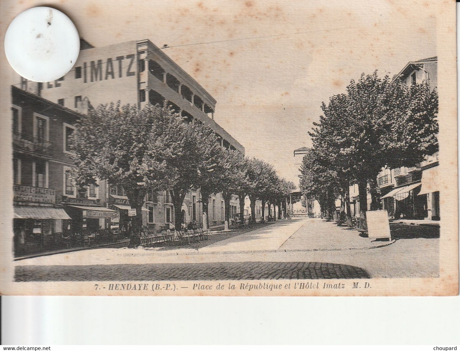 64 -  Carte Postale Ancienne  De  HENDAYE   Place De La République - Hendaye