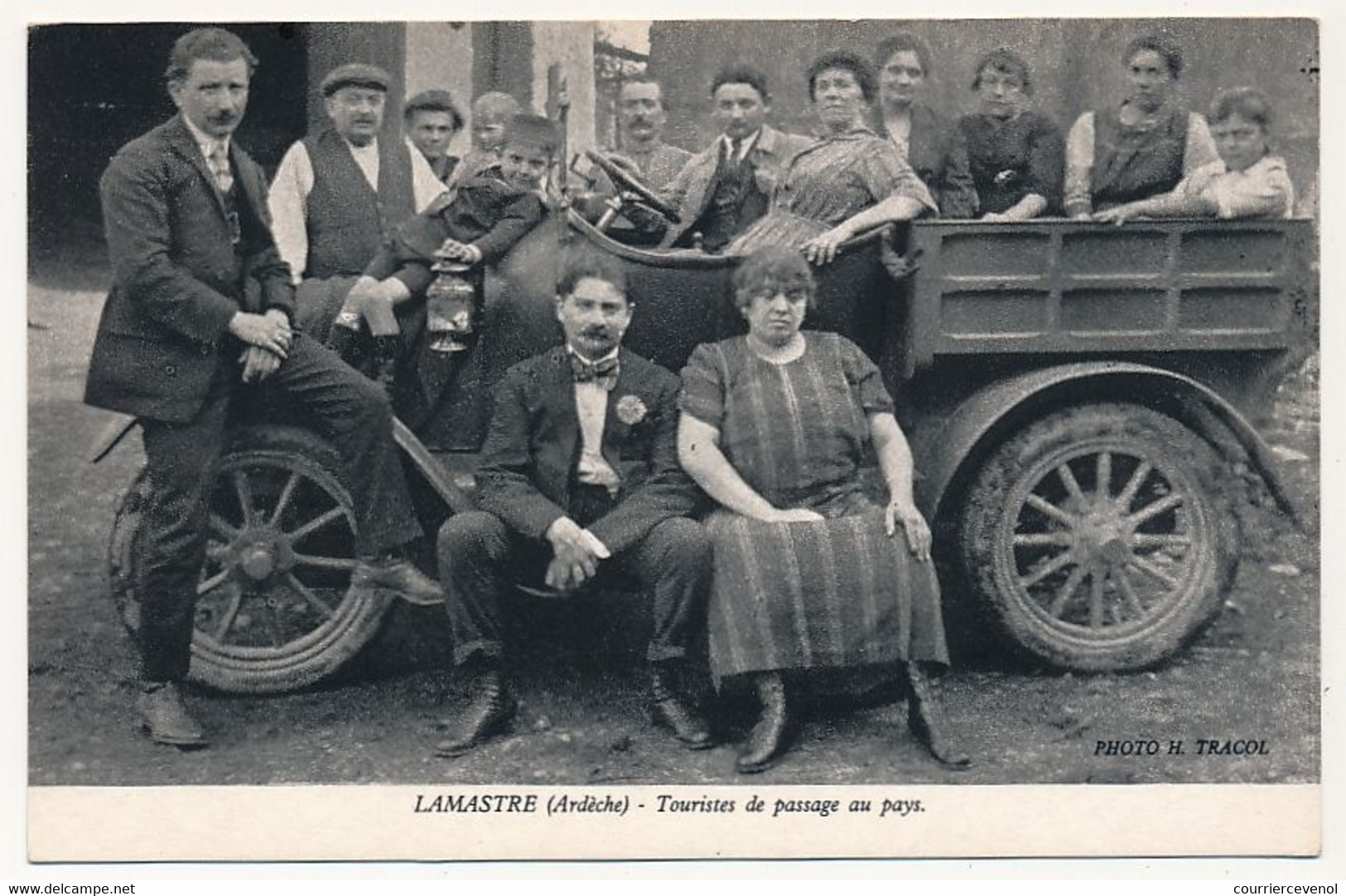 CPM - LAMASTRE (Ardèche) - Touristes De Passage Au Pays - Lamastre