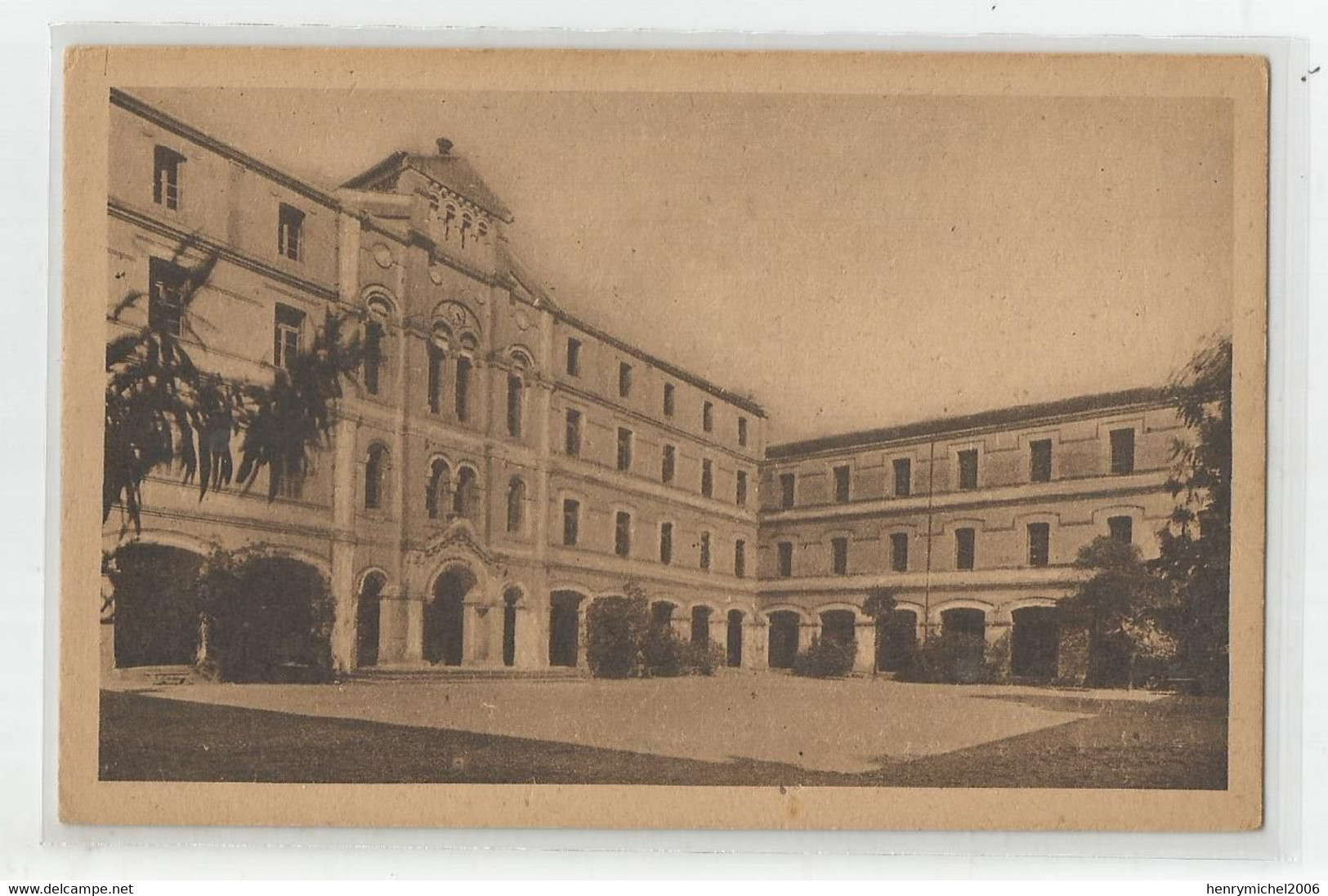 Belgique  Menen Caserne De Lauwe école Militaire D'administration La Cour D'honneur - Menen