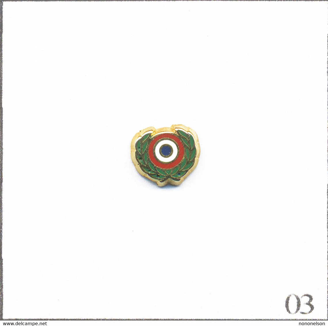 Pin's Institution - Cocarde Tricolore Avec Couronne De Lauriers. Taille : 9 X 8 Mm. Non Est. Zamac. T860-03 - Administrations