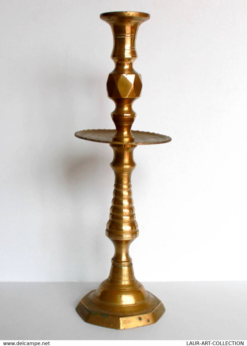 MAGNIFIQUE ANCIEN GRAND BOUGEOIR FLAMBEAU EN BRONZE DORÉ - STYLE DIRECTOIRE – XVIIIeme 34cm           (0507.1) - Kronleuchter, Kandelaber & Kerzenhalter