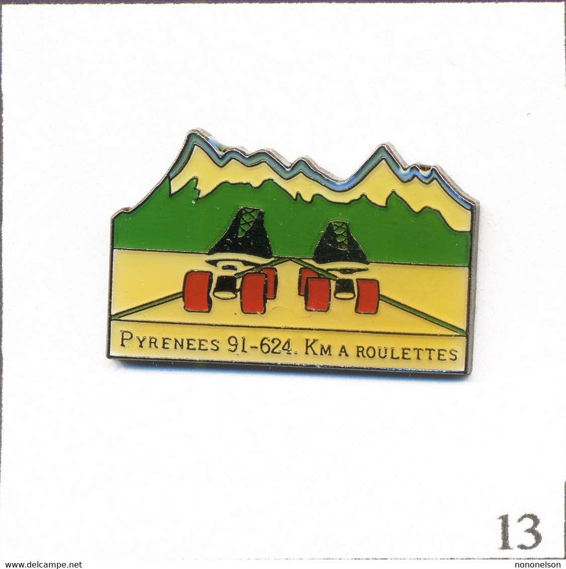 Pin's Sport - Rollers / 624 Km à Roulettes Dans Les Pyrénées. Non Estampillé. Epoxy. T866-13 - Skateboard
