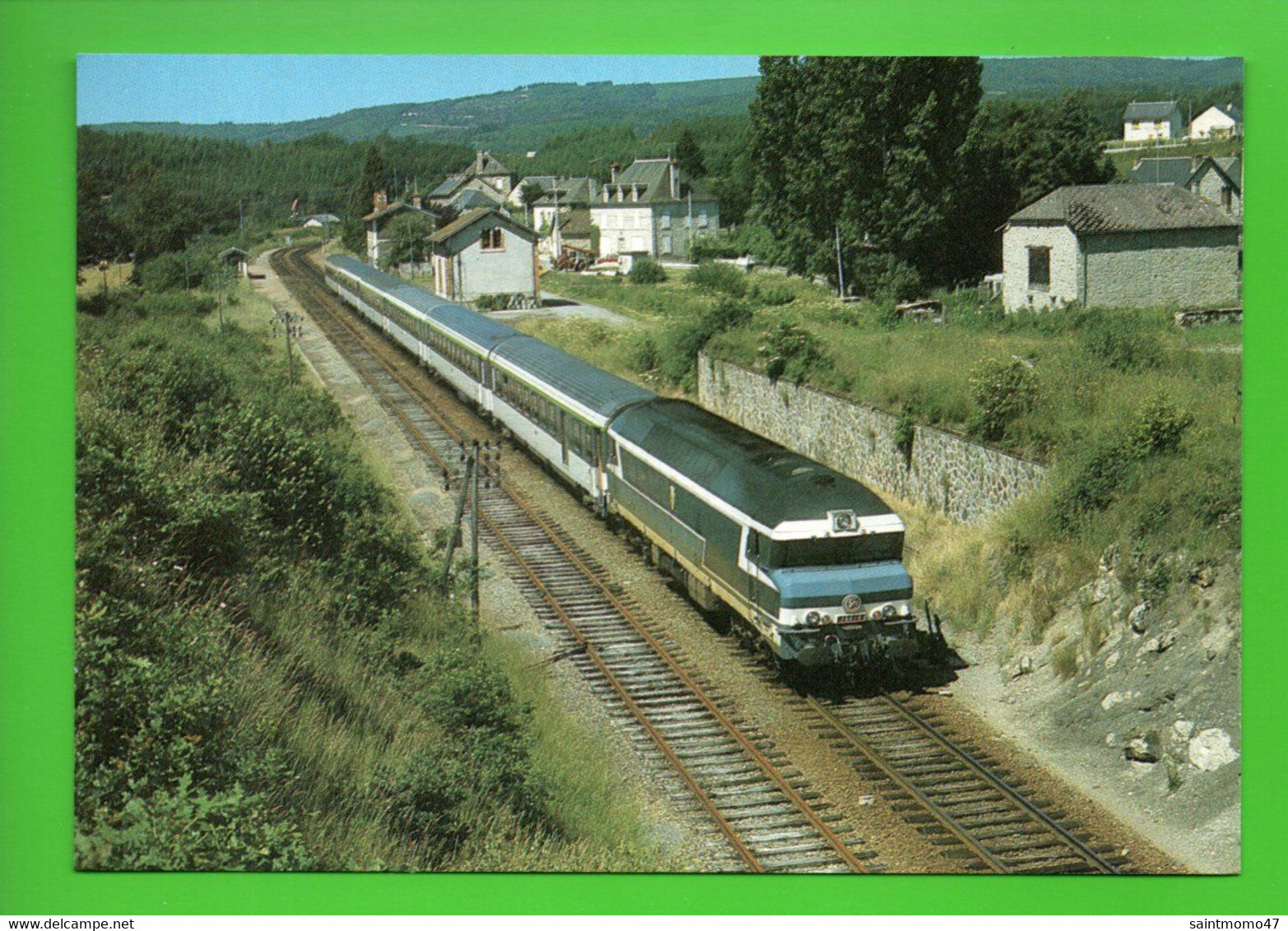 TRAIN. RAIL USSELOIS. VENTADOUR BORDEAUX LYON TRACTÉ PAR LA CC 72010 TRAVERSE LA PETITE GARE DE MAUSSAC - Réf. N°12040 - - Ussel