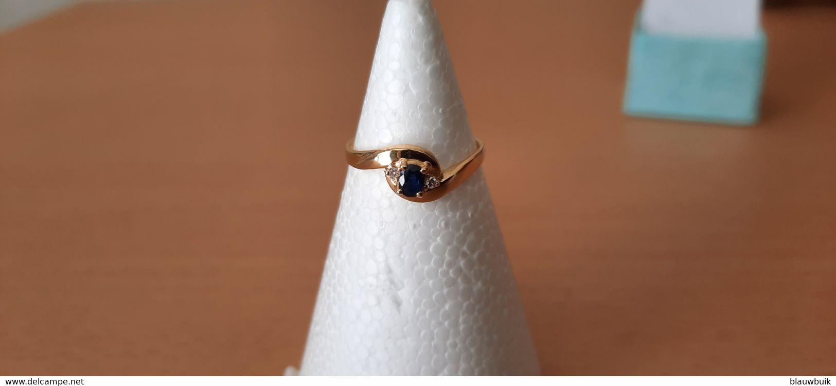 Moderne Ring In Geelgoud 18 Karaat Safier/diamant - Bagues