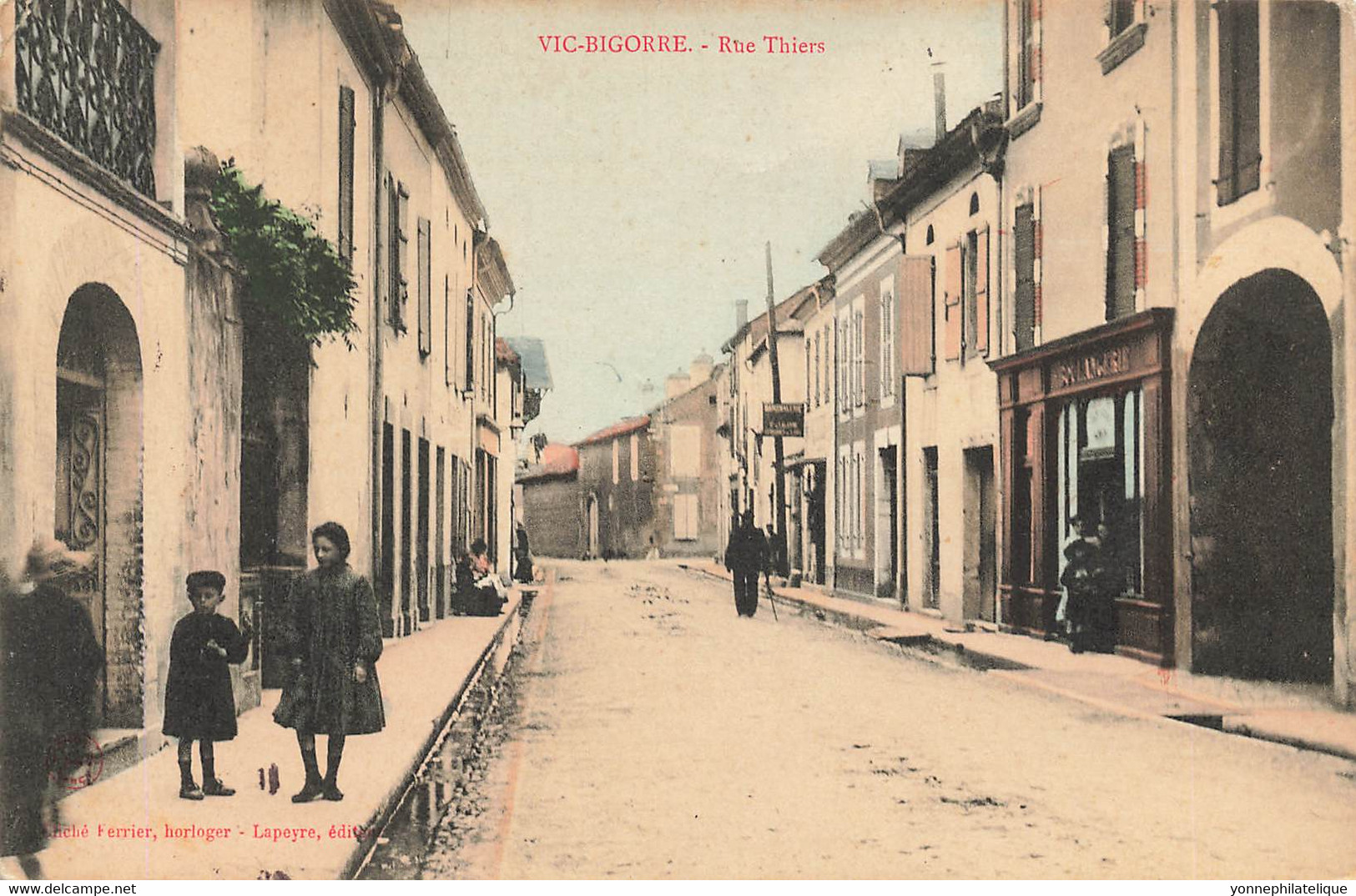 65 - HAUTES PYRÉNÉES - VIC-BIGORRE - Rue Thiers - Cliché Ferrier, édit. Lapeyre  (10107) - Vic Sur Bigorre