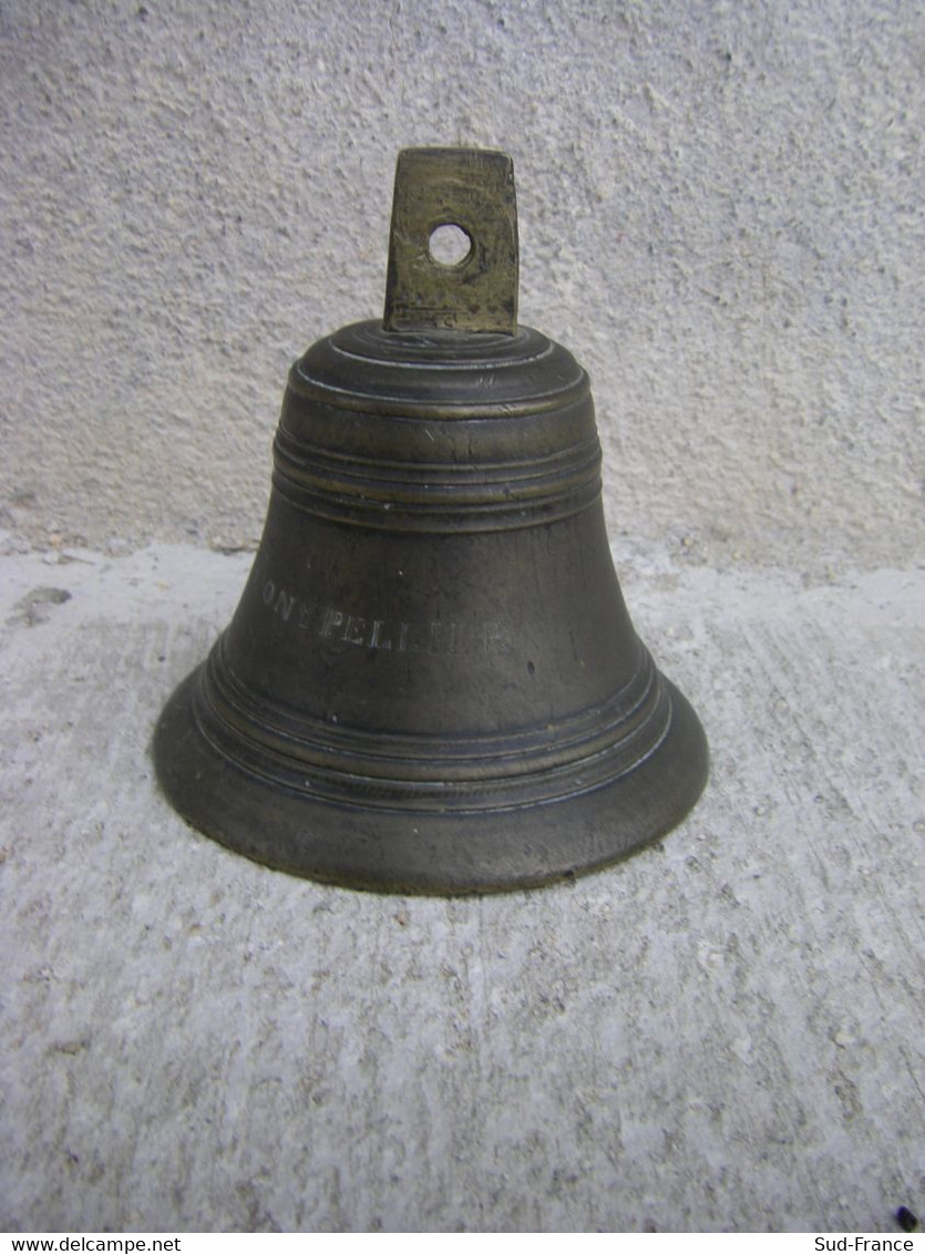 Cloche Ancienne "gravures Religieuse". - Bells