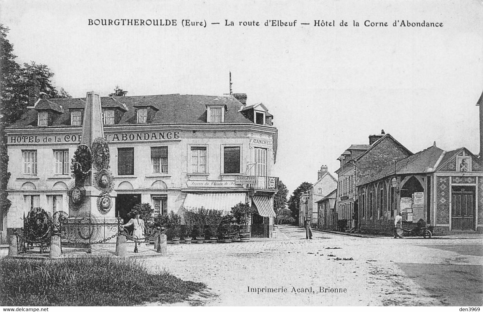 BOURGTHEROULDE (Eure) - La Route D'Elbeuf - Hôtel De La Corne D'Abondance - Monument Aux Morts - Bourgtheroulde