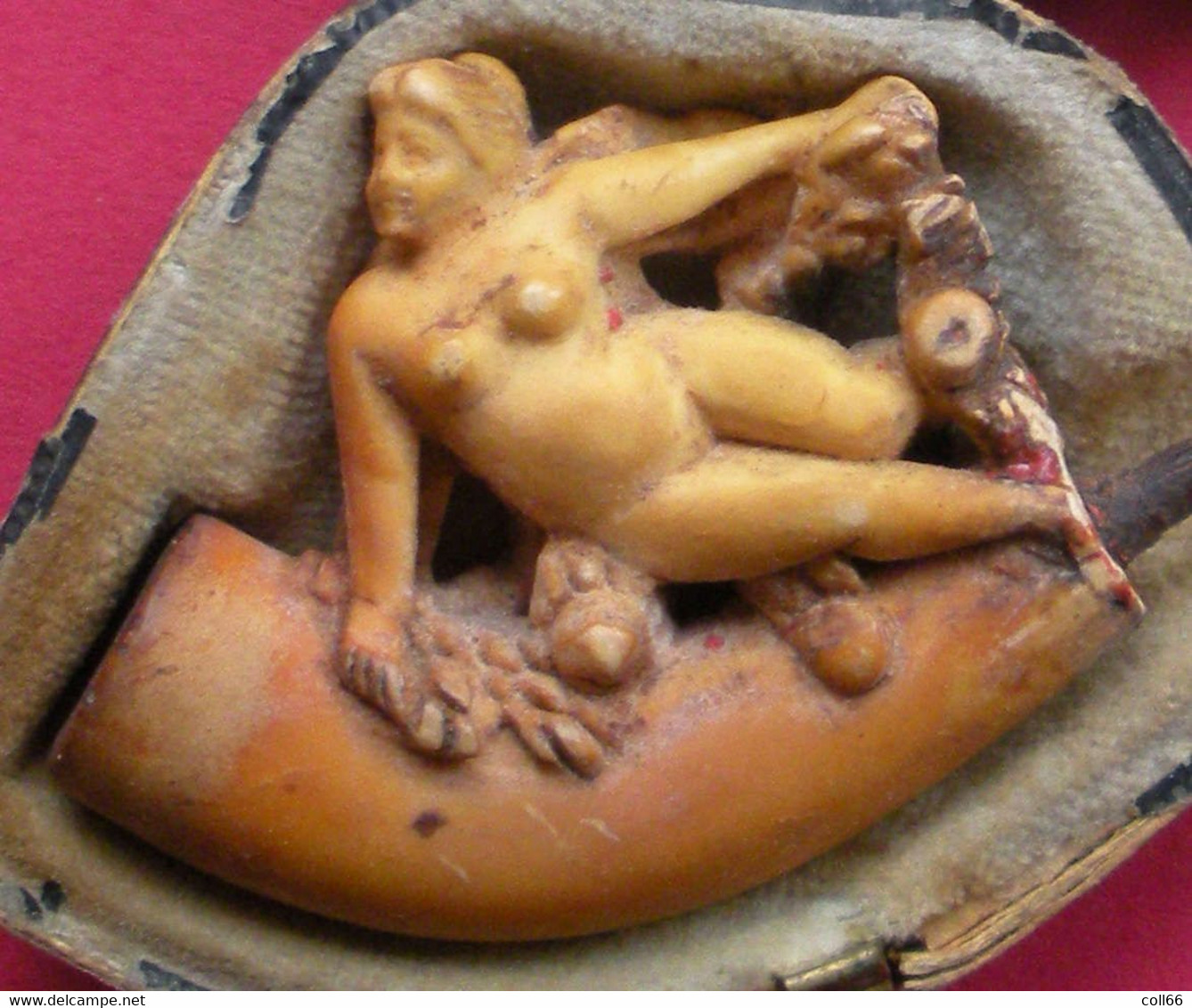 Vieille Pipe En écume Femme Nue Pipe Old Naked Woman Rohr Alte Nackte Frau & Boite Manque Bout D'ambre - Pijpen Uit Meerschuim