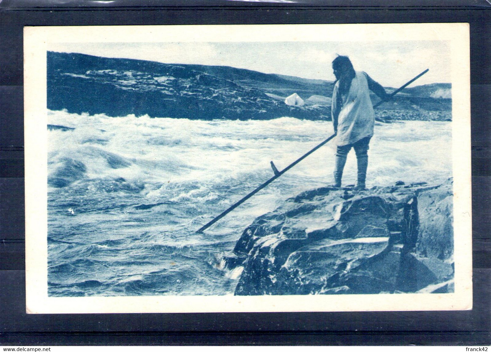 Dans La Coppermine, "l'esquimau" Pêche Le Saumon - Nunavut