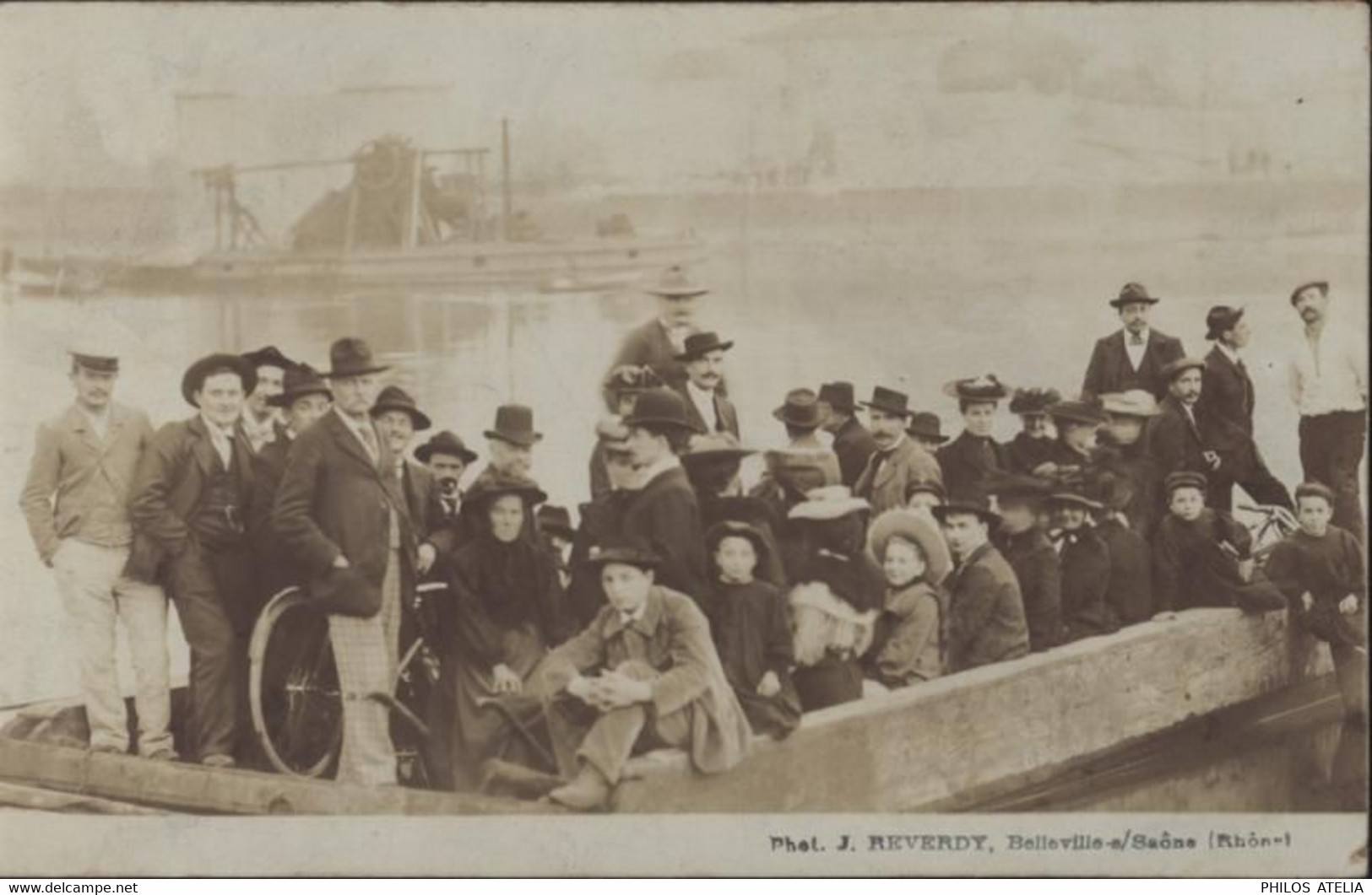 CPA CP Carte Photo Belleville Sur Saône (Rhône) Phot J Reverdy Groupe De Personnes Société Lumière Lyon - Belleville Sur Saone