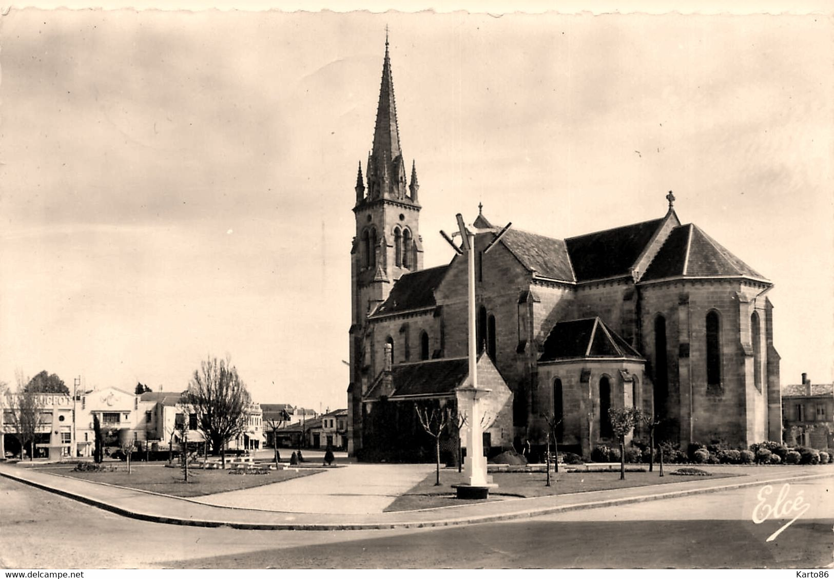 Mérignac * La Place Charles De Gaulle * L'église - Merignac