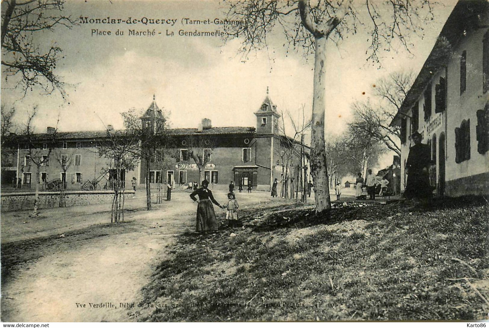 Monclar De Quercy * La Place Du Marché * Vue Sur La Gendarmerie Nationale * Hôtel - Montclar De Quercy