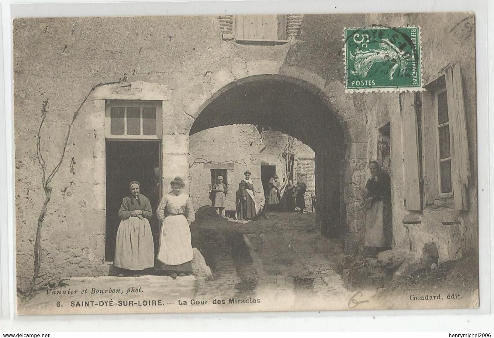 41 Loir Et Cher St Saint Dyé Sur Loire La Cour Des Miracles Animée Groupe Femme Ed Gondard - Other & Unclassified