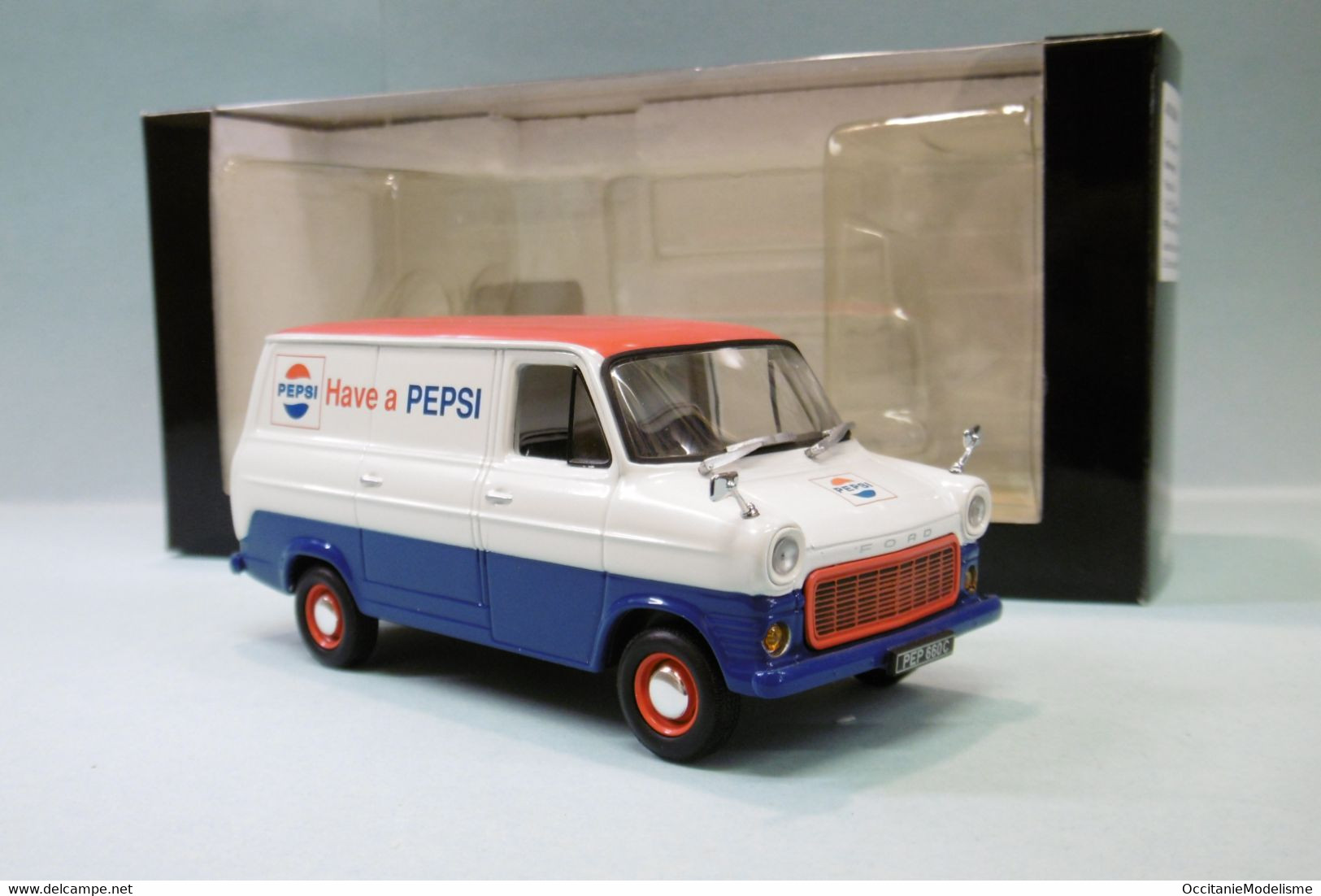 Minichamps - FORD TRANSIT 1971 PEPSI COLA Kastenwagen Réf. 400 082460 BO 1/43 - Minichamps