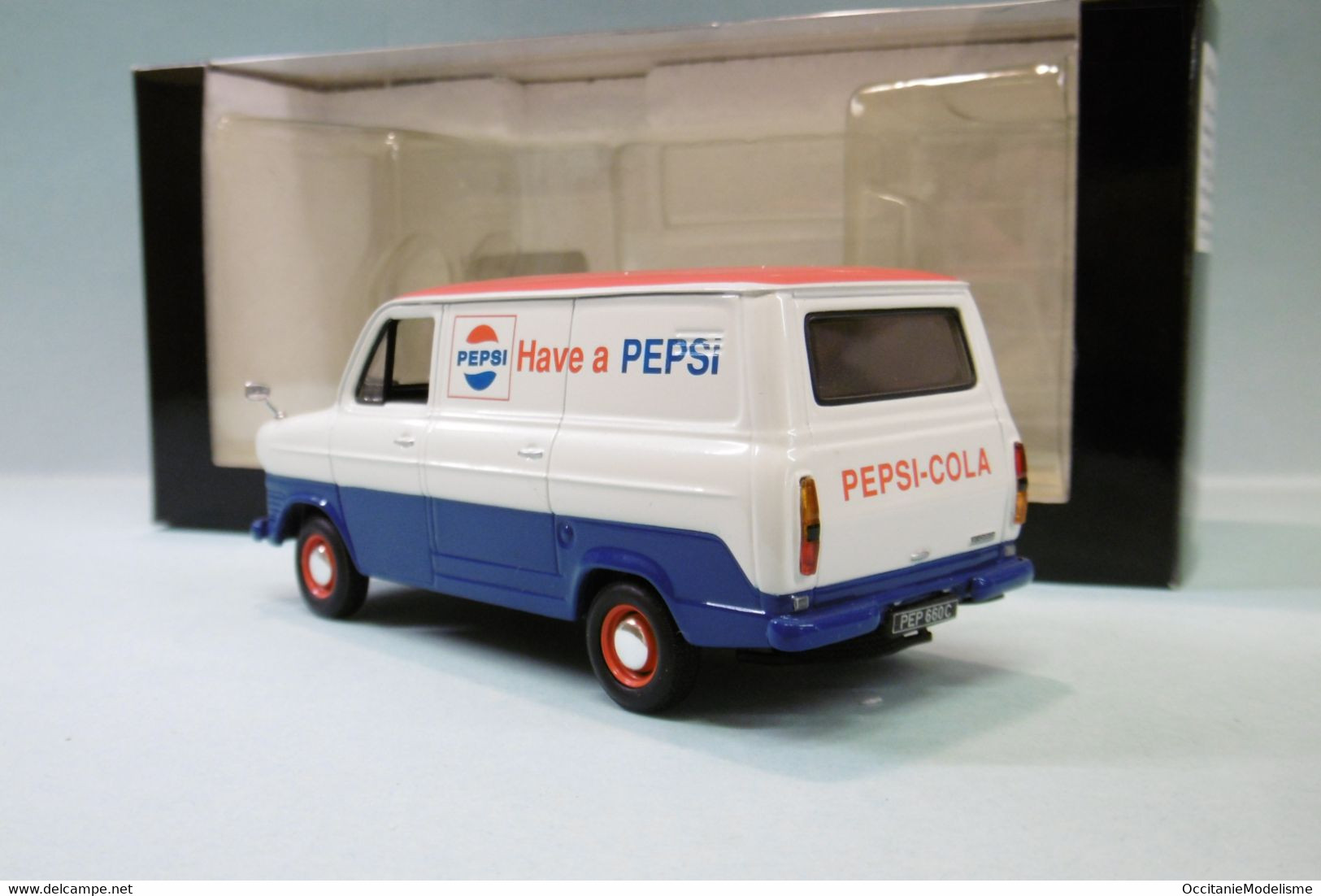 Minichamps - FORD TRANSIT 1971 PEPSI COLA Kastenwagen Réf. 400 082460 BO 1/43 - Minichamps