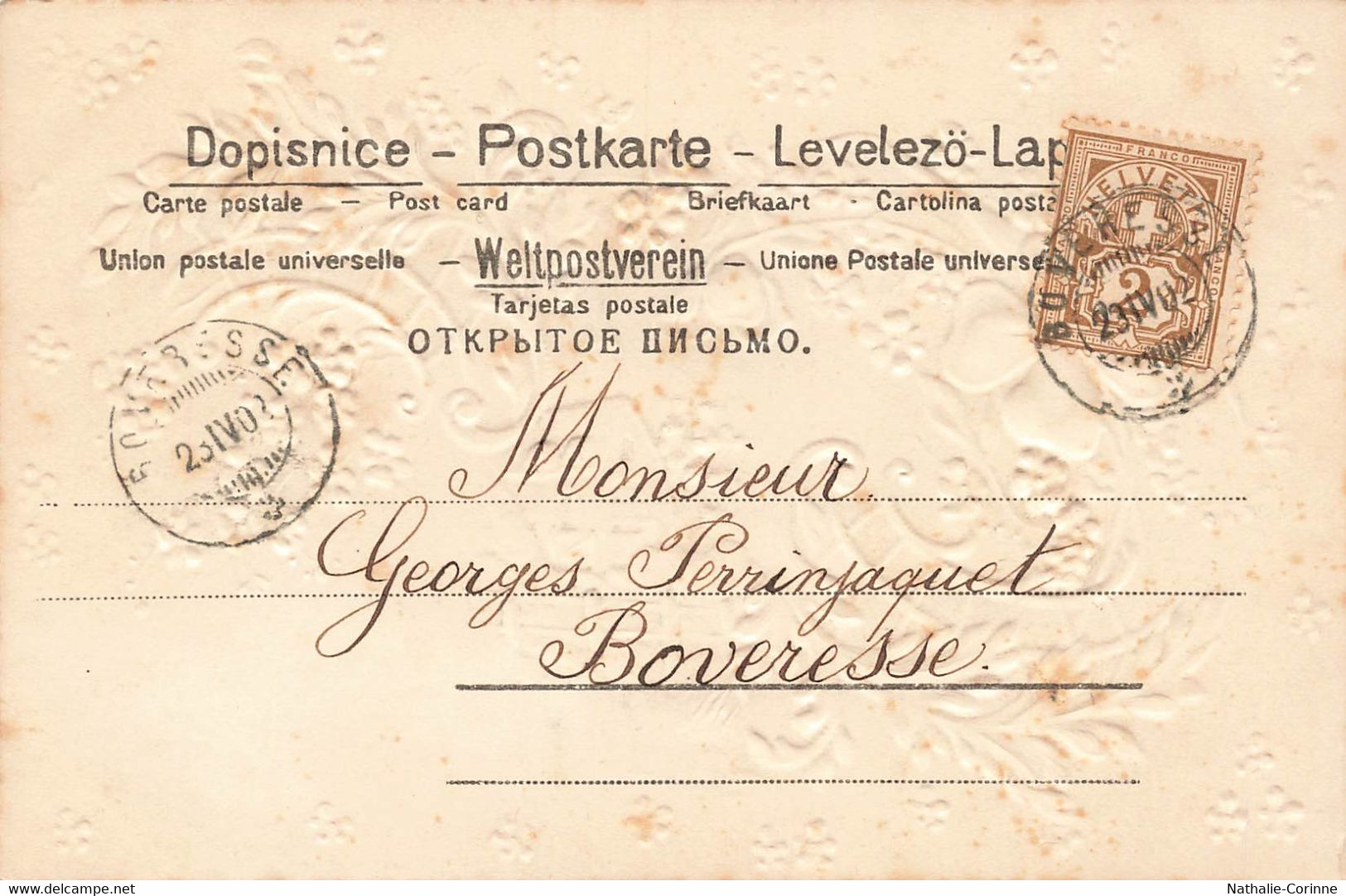 Souvenir De Môtiers - Val-de-Travers - Magnifiquement Gaufré, Perlé, Tissu - église, Trèfle, Myosotis, Fleurs 1902 - Môtiers 