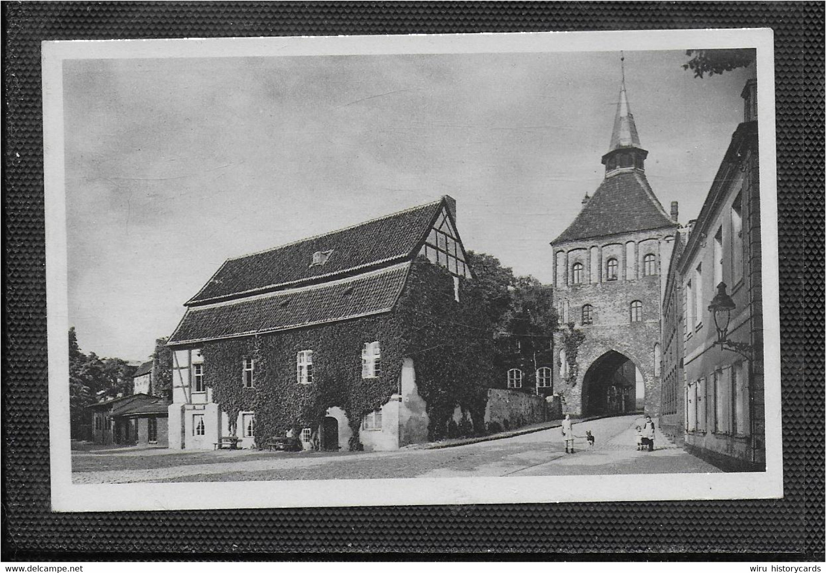 AK 0872  Stralsund - Jugendheim Mit Kütertor Um 1930-40 - Stralsund