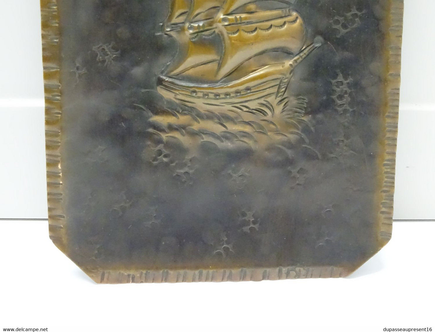 *  PLAQUE CUIVRE Repoussé Décor De BATEAU CARAVELLE Non Signé Déco Vintage  E - Kupfer