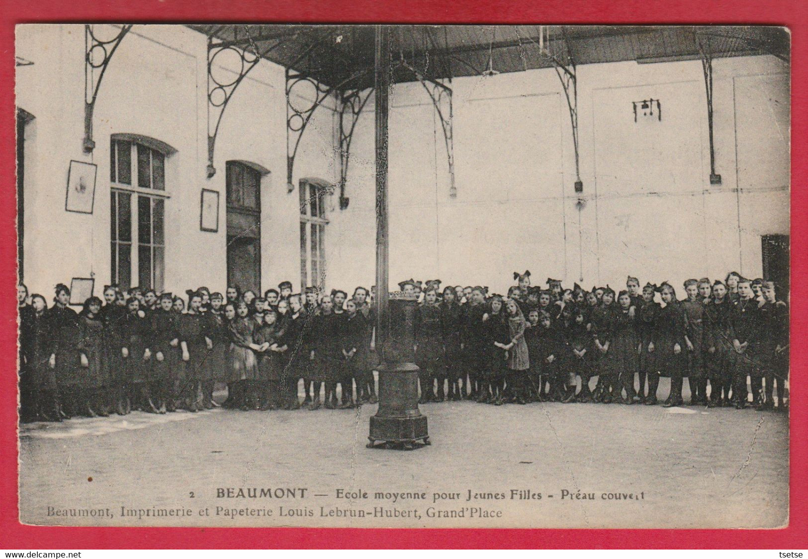 Beaumont - Ecole Moyenne Jeunes Filles -Préau Couvert - Groupe De Jeunes Filles   ( Voir Verso ) - Beaumont