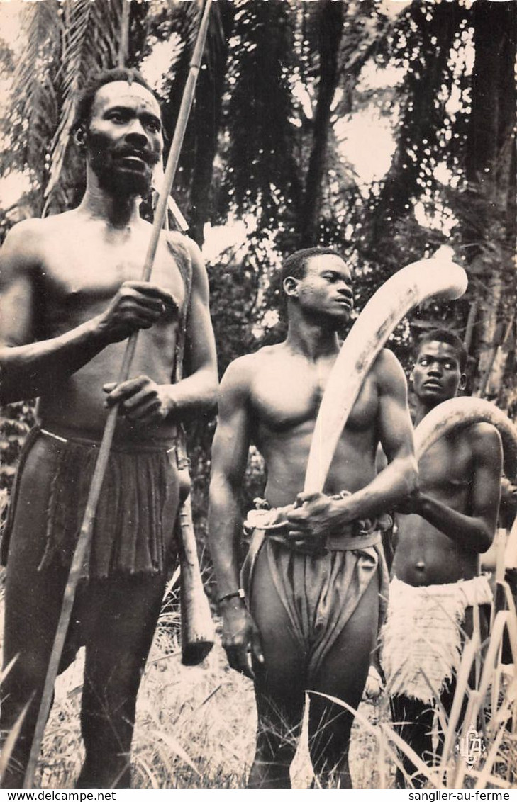 CPA MOYEN CONGO REGION D'OUESSOU CHASSEURS PYGMEES - Autres & Non Classés