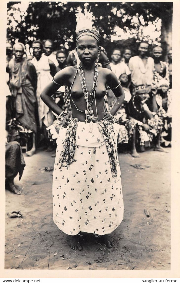 CPA DAHOMEY JEUNE FETICHEUSE D'ABOMEY - Dahomey