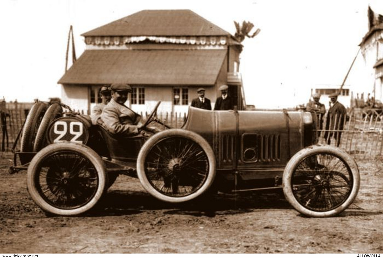 16141"PEUGEOT ENTRE 1900 ET 1940-LA PHOTO EST UNE IMPRESSION RECENTE D'UN LABORATOIRE PHOTO PROFESSIONEL-Cm. 10 X 15 - Coches