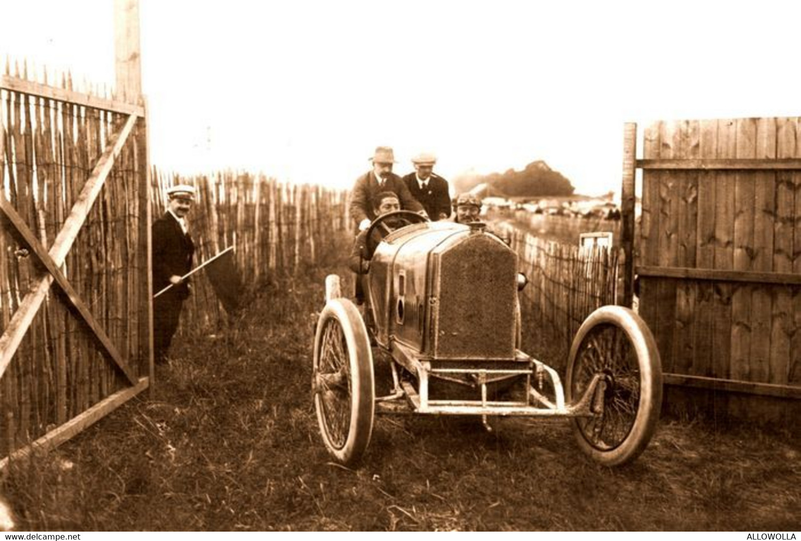 16161"PEUGEOT ENTRE 1900 ET 1940-LA PHOTO EST UNE IMPRESSION RECENTE D'UN LABORATOIRE PHOTO PROFESSIONEL-Cm. 10 X 15 - Automobiles