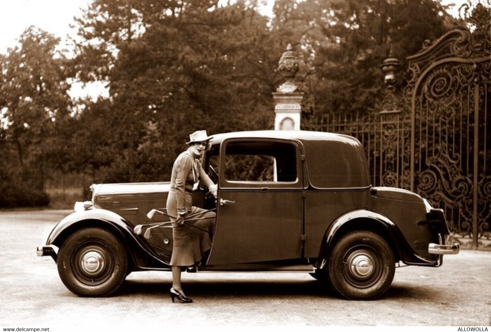 16167"PEUGEOT ENTRE 1900 ET 1940-LA PHOTO EST UNE IMPRESSION RECENTE D'UN LABORATOIRE PHOTO PROFESSIONEL-Cm. 10 X 15 - Automobile